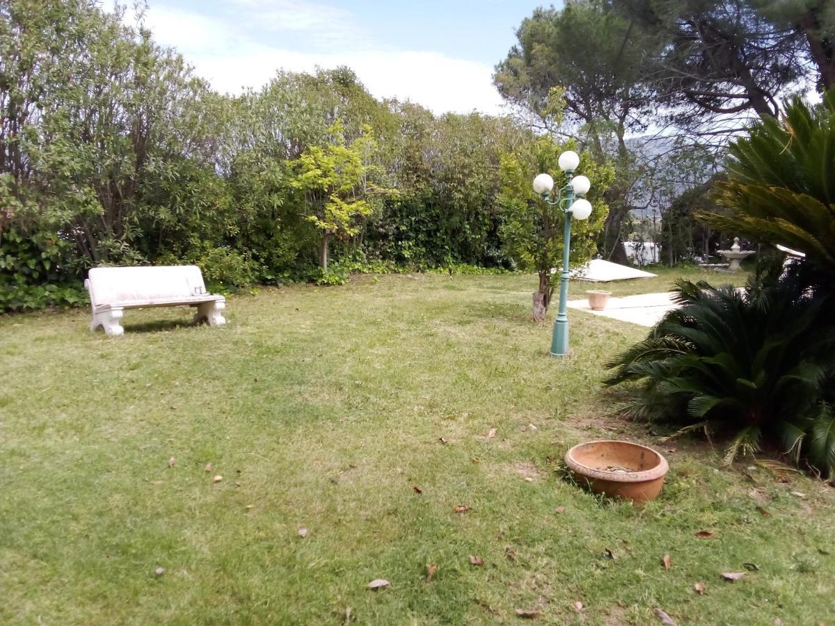 Apartment T2 Rez-de-jardin Avec Piscine Et Parking Gratuit *